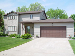 Beige suburban home in Columbus, NE